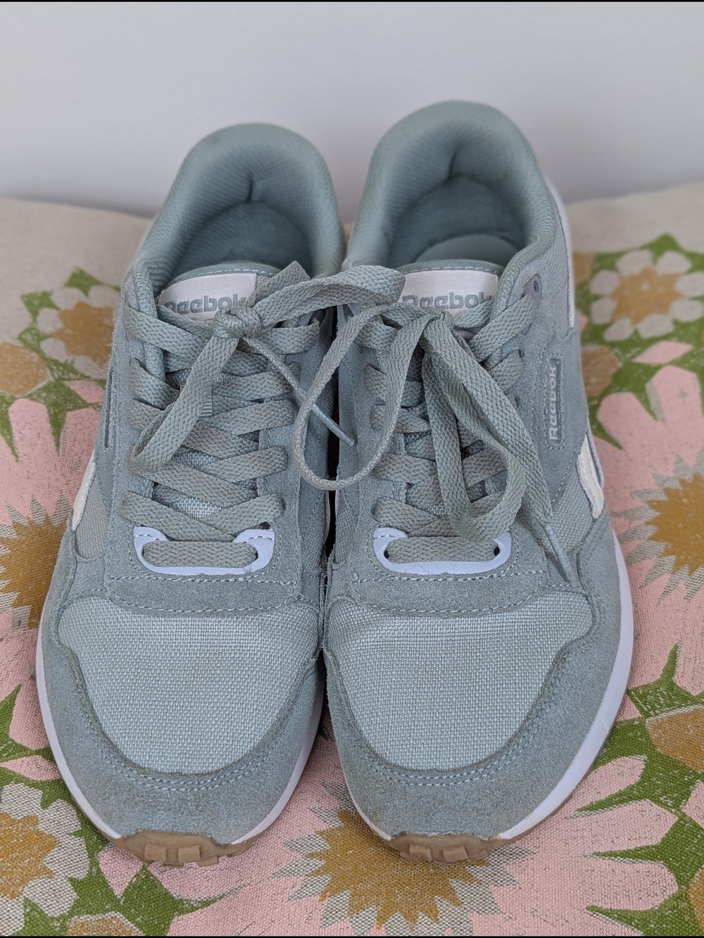 Reebok Womens Mint And Seafoam Classic Sneaker Size 8.5